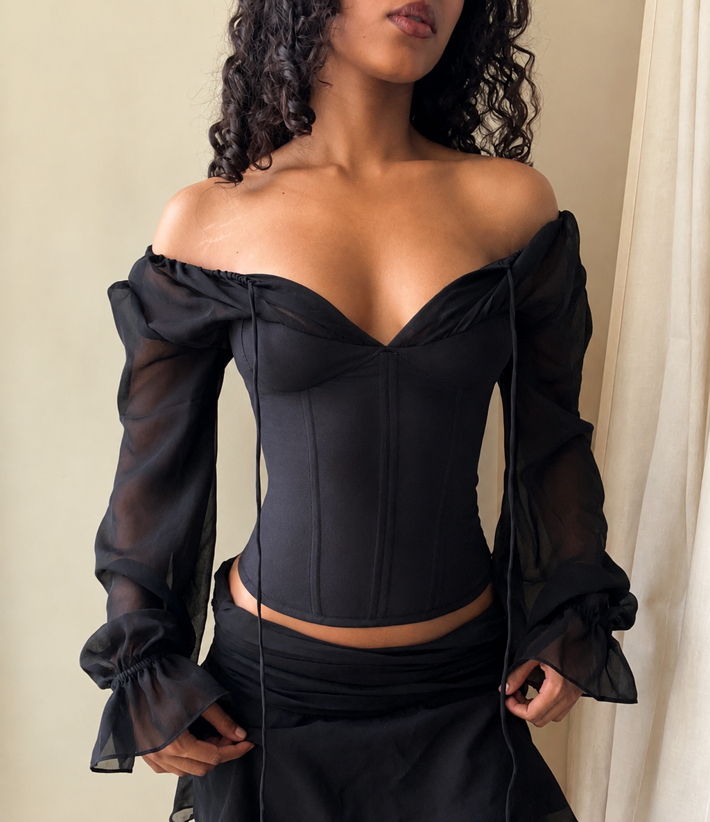 (Not) Demure set