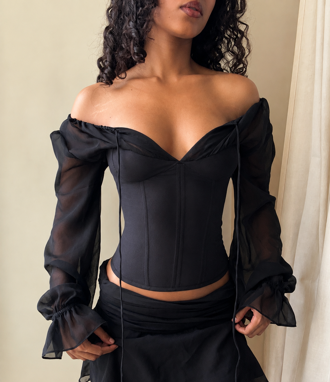 (Not) Demure set